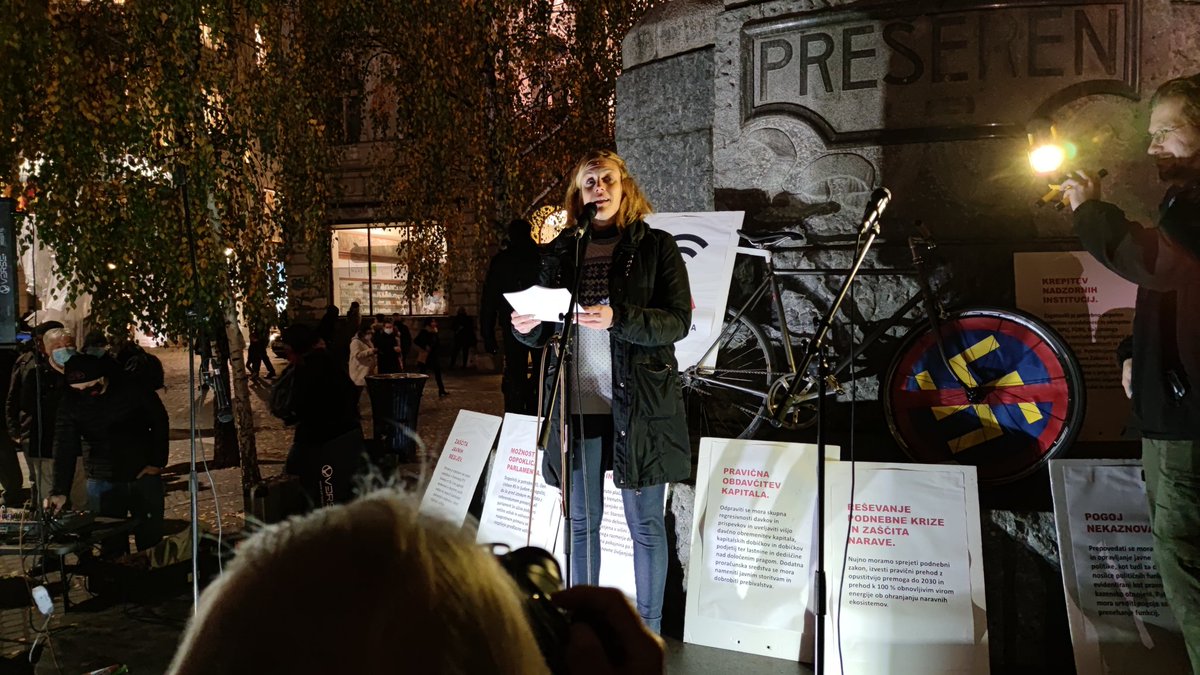 kosmacg's tweet photo. Tea Jarc: Čas je za drugačno politiko, ki ne bo sporočala, da so davki glupi. Potrebujemo politiko, ki bo denar namenila za javno zdravstvo, šolstvo, socialo, ne pa milijarde metala za orožje in koruptivne posle. Čas je da rečemo dovolj! @rtvslo #petkovprotest https://t.co/Q5uI3bio5A
