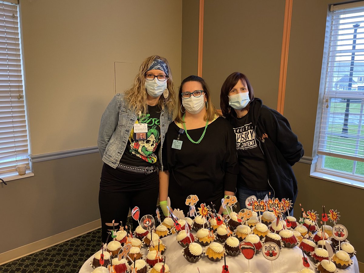 LeighAnnBarney's tweet photo. When you have the #1 customer service score in the ⁦@TrilogyLiving⁩ family, you get to party like Rockstars!  Hand carved prime rib, mini Bundt cakes and lots of fun!  Love this team at The Maples of Waterford Crossing in Goshen ⁦@WCrossing⁩. https://t.co/3jNpPLfGVq