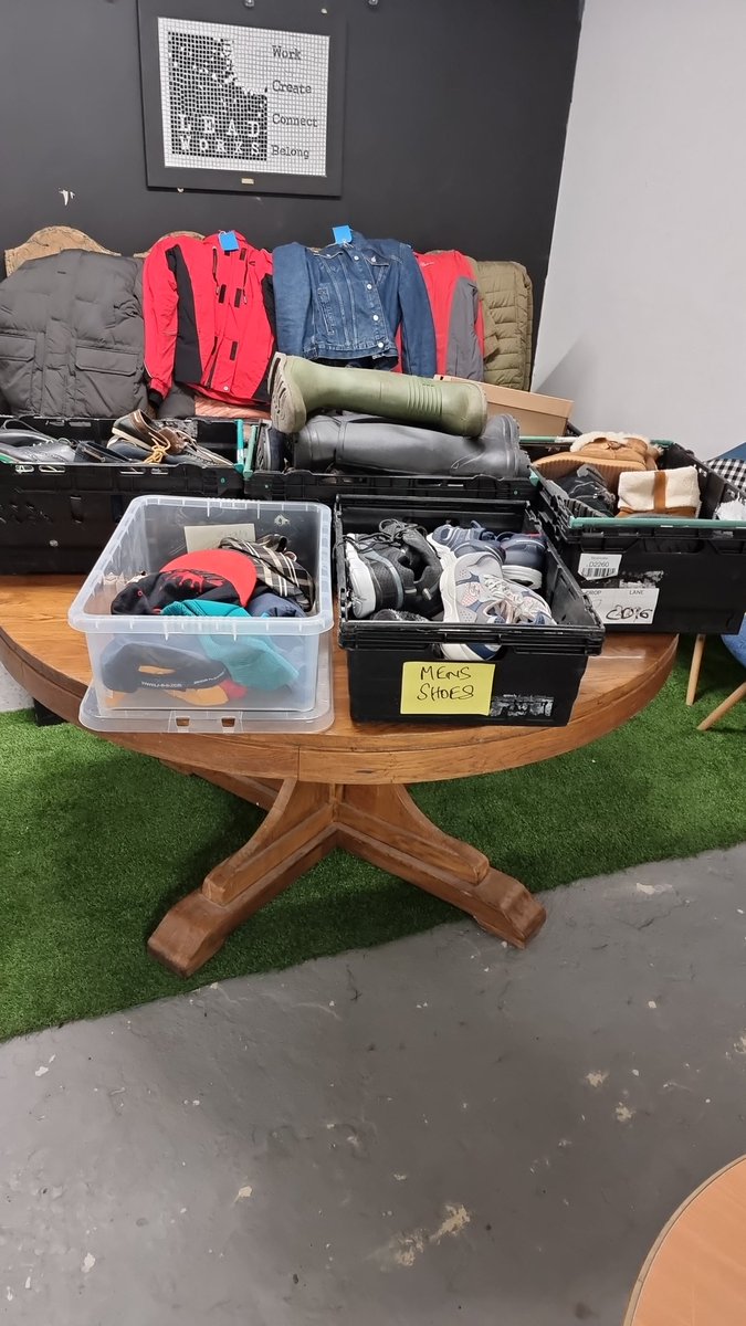member_coop's tweet photo. How do you spend your days off? Volunteering is very worthwhile. 1.1 tonnes of good clothing donated to refugees, the homeless and to people who are struggling. Thank you to the #Leadworks for the space and a massive thank you to all the ARC's volunteers for making this possible. https://t.co/XkJdHs6KPj