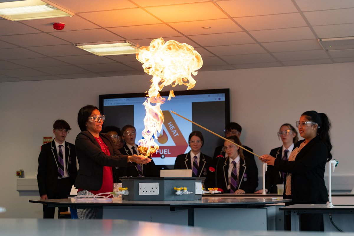 Queen Elizabeth School tweet media