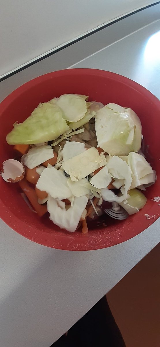 pipsy80's tweet photo. After separating our compostable waste from our plate&amp;prep waste we diverted a whopping 2.6kg to our school compost bins. 
That's over 13kg a week! 
That's 260kg a month!
THATS OVER 12.5 TONNE A YEAR!!!
Don't bin it, compost it! 
#schoolcook #schoolkitchen #Food #wastemanagement https://t.co/5RGmS7Sls6