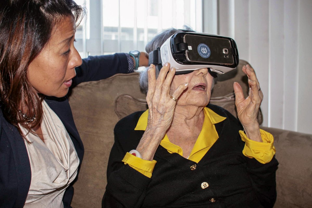 UBSSW's tweet photo. Unique! "Pilot study exploring virtual reality worlds with older adults in a PACE program..." This was the 1st time both a #PhD and a #DSW student from our 2 doctoral programs  collaborated on research.  #VR #OlderAdults #Research  @_EmilyTooley @BakkLouanne  1/2 https://t.co/ZTrxuewE4z