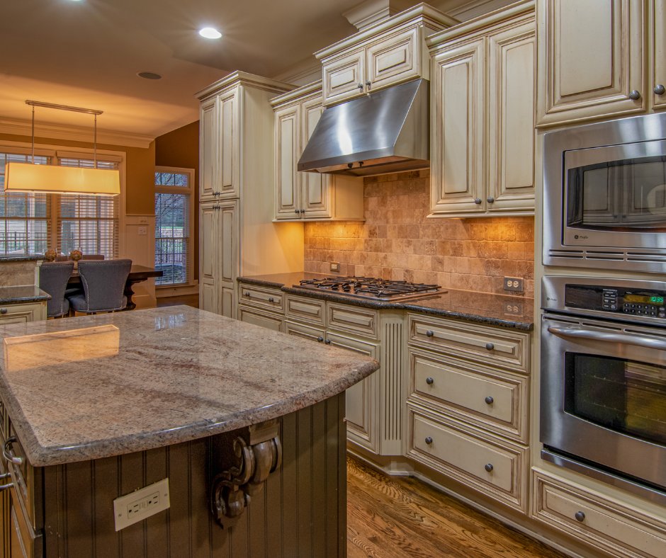 GraniteEdgeCA's tweet photo. Our knowledgeable staff members are there beside you at every step to ensure your kitchen lives up to its potential. https://t.co/c4RQ42nRq4