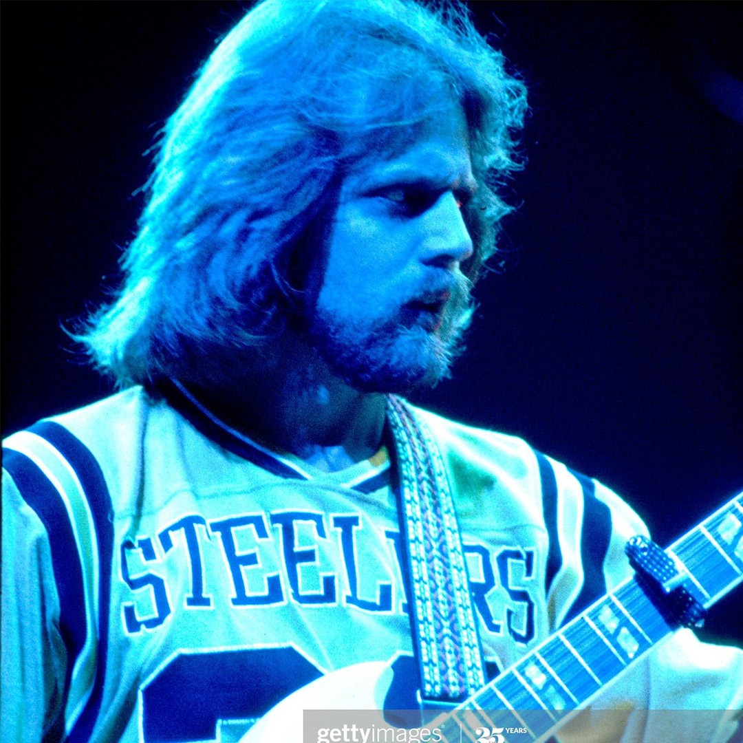 Performing at the Chicago Stadium in Chicago, Illinois, Oct. 22, 1979. What is your earliest memory of Don Felder?

Photo Credits: Paul Natkin / Getty Images.
#fbf #donfelder #donfeldermusic https://t.co/IqMz7BtPAS