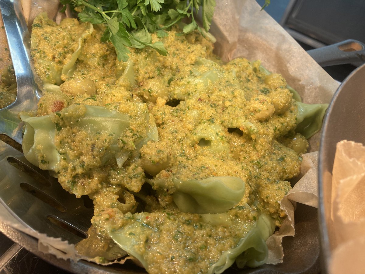 ChefRobWilliams's tweet image. Another great day at Rydal Penrhos. Wings and Ribs combo day. Or  Vegetable Gyoza’s @RydalPenrhos @Traceykeane123 @HolroydHowe thanks to @SmithMiffy2009 for his help today.