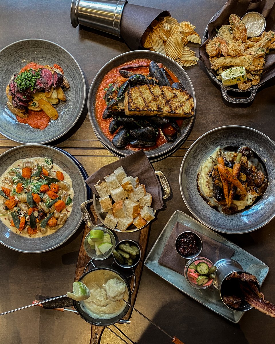 eatlrg's tweet photo. We're spreading the good news! @eatUndefined is serving up new menu items for #brunch, #lunch, and #dinner! 🤩🕺

Check out our new blog post and see what some of our favourite menu items are: https://t.co/UJQXbq6qrC

#EatUndefined #foodblogfeed #FoodSpotting #Hamilton #eatlocal https://t.co/fBM2FgBkgn