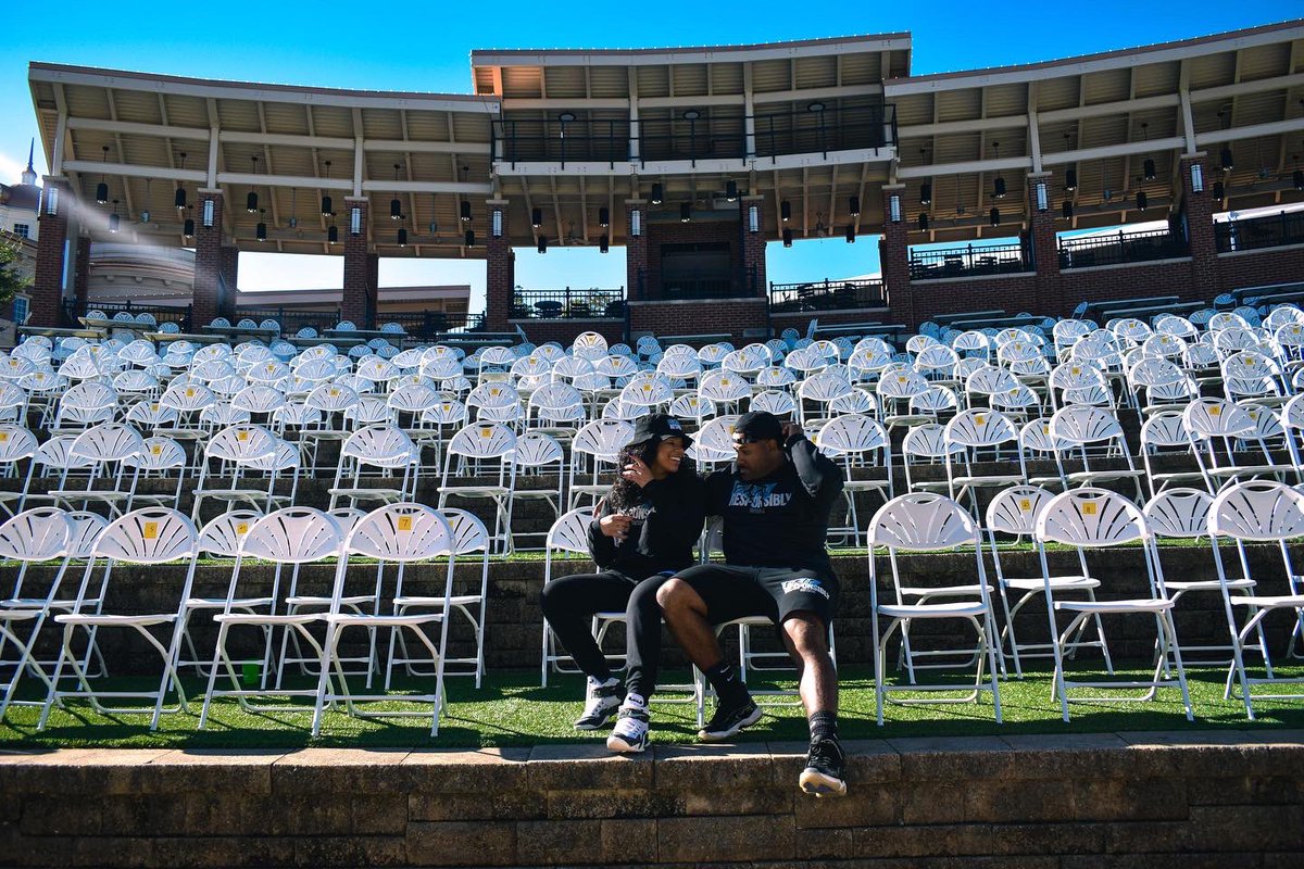HugginsJus's tweet photo. 8 billion people, all I see is us.
#DripResponsibly #Fiftxvn 

📸: @JaminTerrell 
💧: https://t.co/cpWe0EEvGd https://t.co/W7JLUtT2DI