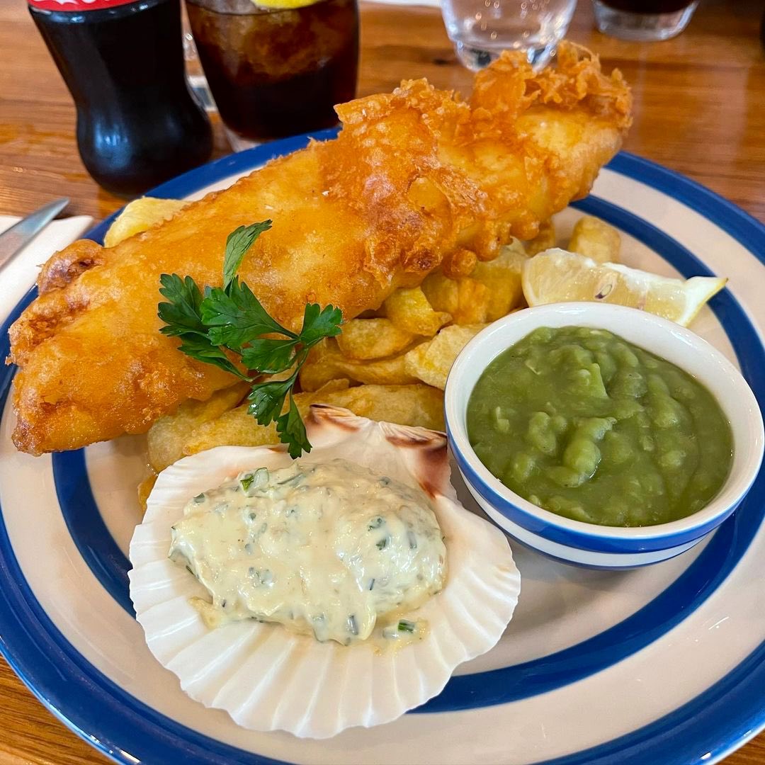 thescallopshell's tweet photo. Anyone else got that Friday feeling…!?🐟🍟
📸: theresrice.athome
#fishfriday #fishandchips #thescallopshell https://t.co/8jwC82xlT0