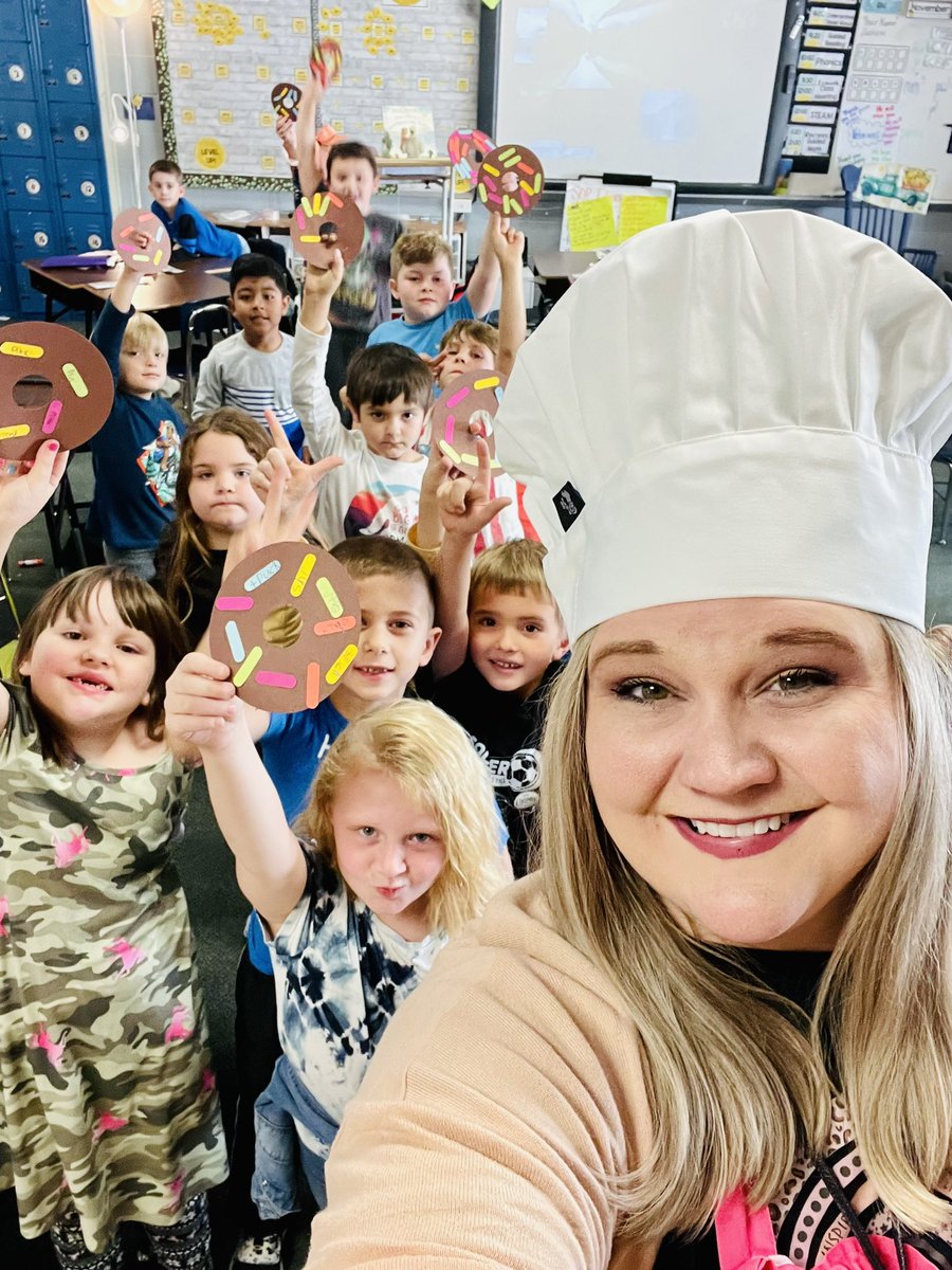 What’s cooking in Mrs Jackson’s kitchen? Just a little retelling! Level 1 enjoyed our retelling restaurant today. We served up some fry words, a sandwich retell, a book tasting, and some r blend doughnuts! Reading is YUM! <a href="/MorganBroncos/">Morgan Elementary</a> <a href="/RSSchoolsNC/">Rowan-Salisbury Schools</a>
