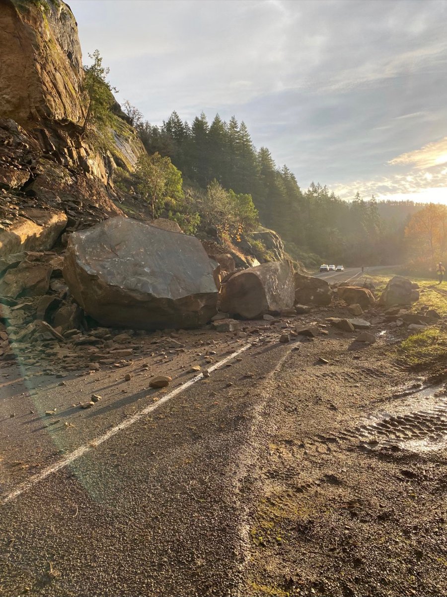 OregonDOT's tweet image. #SWOregon: OR 138W, Elkton to Sutherlin Hwy, is expected to remain closed the rest of the day due to a #rockslide 10 mi S of Elkton. 

An est. 7,000 cubic yards of rock and debris slid into the roadway earlier this morning and needs to be cleared before we can reopen the highway.