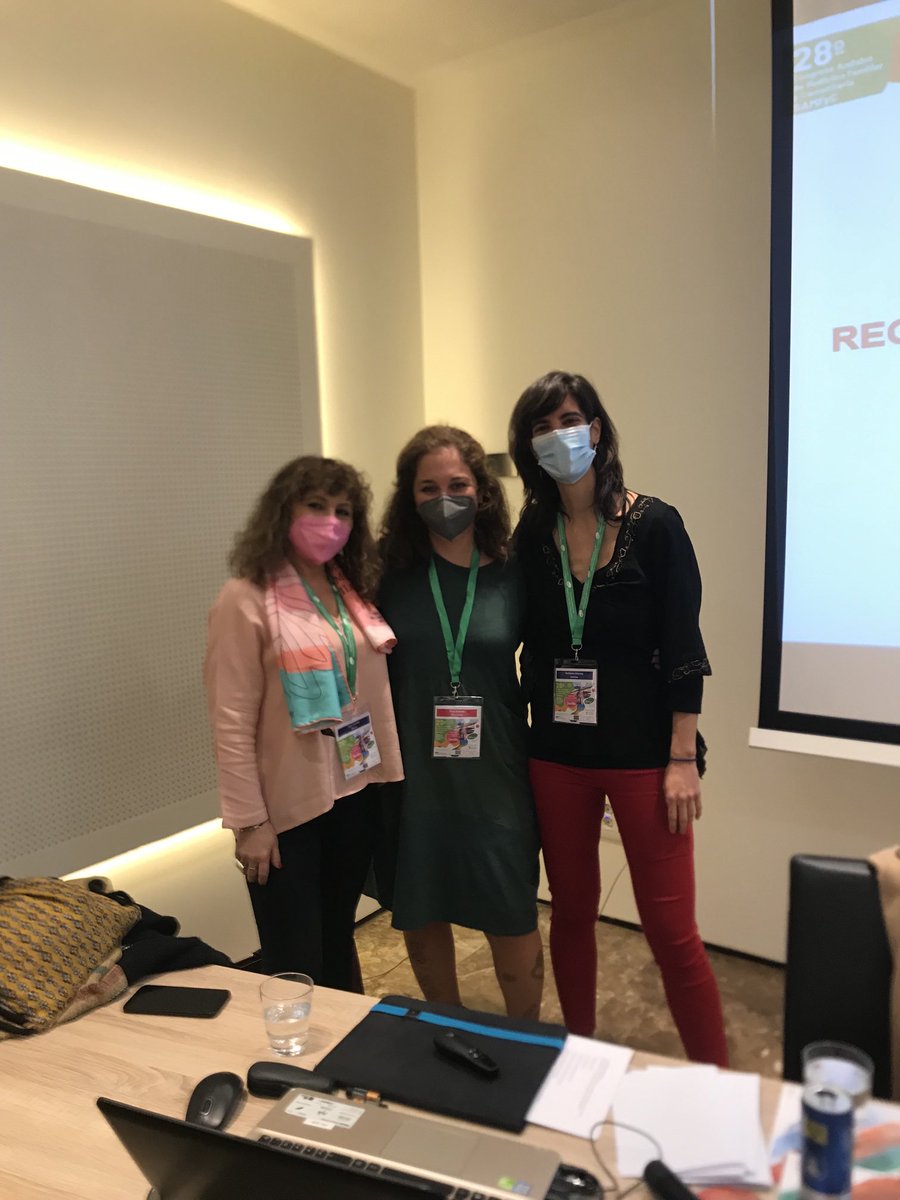 futicool's tweet photo. Los Congresos como ⁦@CongresoSAMFyC⁩ también sirven para ver amig@s. Gracias ⁦@asum72⁩ por hacer una visita en nuestro Taller, q recuerdos de otro primer taller hace pocos años, aquel de Residentes ⁦@SAMFyC⁩ y hoy ya adjunta d #MFyC https://t.co/VYWOaB0n6m