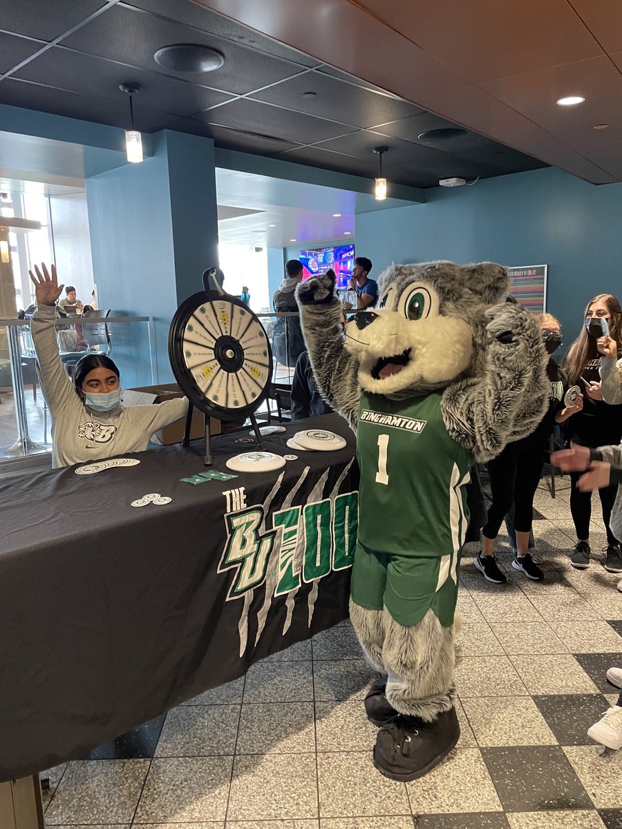 dsimek1's tweet photo. ⁦@binghamtonu⁩ Come see Baxter and spin to win prizes 12-1 at the Marketplace! ⁦@BU_Bearcats⁩ ⁦@bupepband⁩ https://t.co/yb3B4m39rp