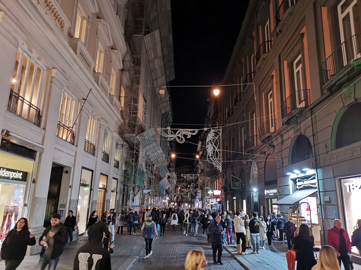 Giu62Rizzo's tweet photo. Naples... Via Toledo https://t.co/RaVdINNL0A