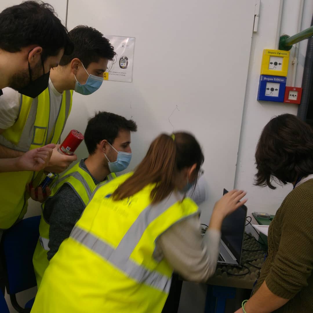 CAPAUnizar's tweet photo. Thanks to all the team of the @labsubcanfranc for this two days of activities. Today measuring radiactivity at the lab. #astroparticles, #DarkMatter, #undergroundLaboratories https://t.co/VzEFtFTo0o