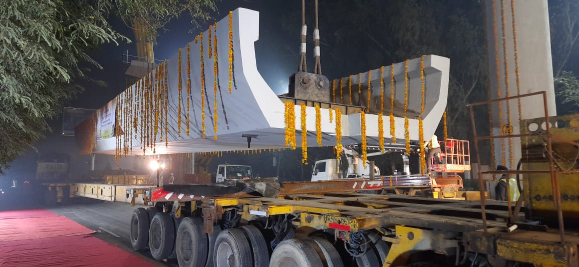 Srinivas Katikithala (@secretary_mohua) on Twitter photo Heartiest congratulations to Team Agra of <a href="/OfficialUPMetro/">Uttar Pradesh Metro Rail Corporation</a> for successfully erecting the first U-Girder in Agra today! The foundation for metro in historic city of Taj was laid last year in December. Despite challenges posed by #COVID19, work continues to progress on schedule. Heartiest congratulations to Team Agra of <a href="/OfficialUPMetro/">Uttar Pradesh Metro Rail Corporation</a> for successfully erecting the first U-Girder in Agra today! The foundation for metro in historic city of Taj was laid last year in December. Despite challenges posed by #COVID19, work continues to progress on schedule.