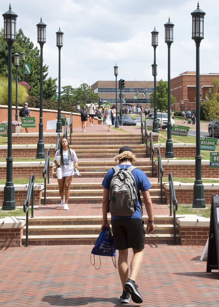 unccharlotte's tweet photo. 🎶 Climbin’ the stairs, I was there
I remember it, All Too Well 🎶 https://t.co/FgeFpmnB7n