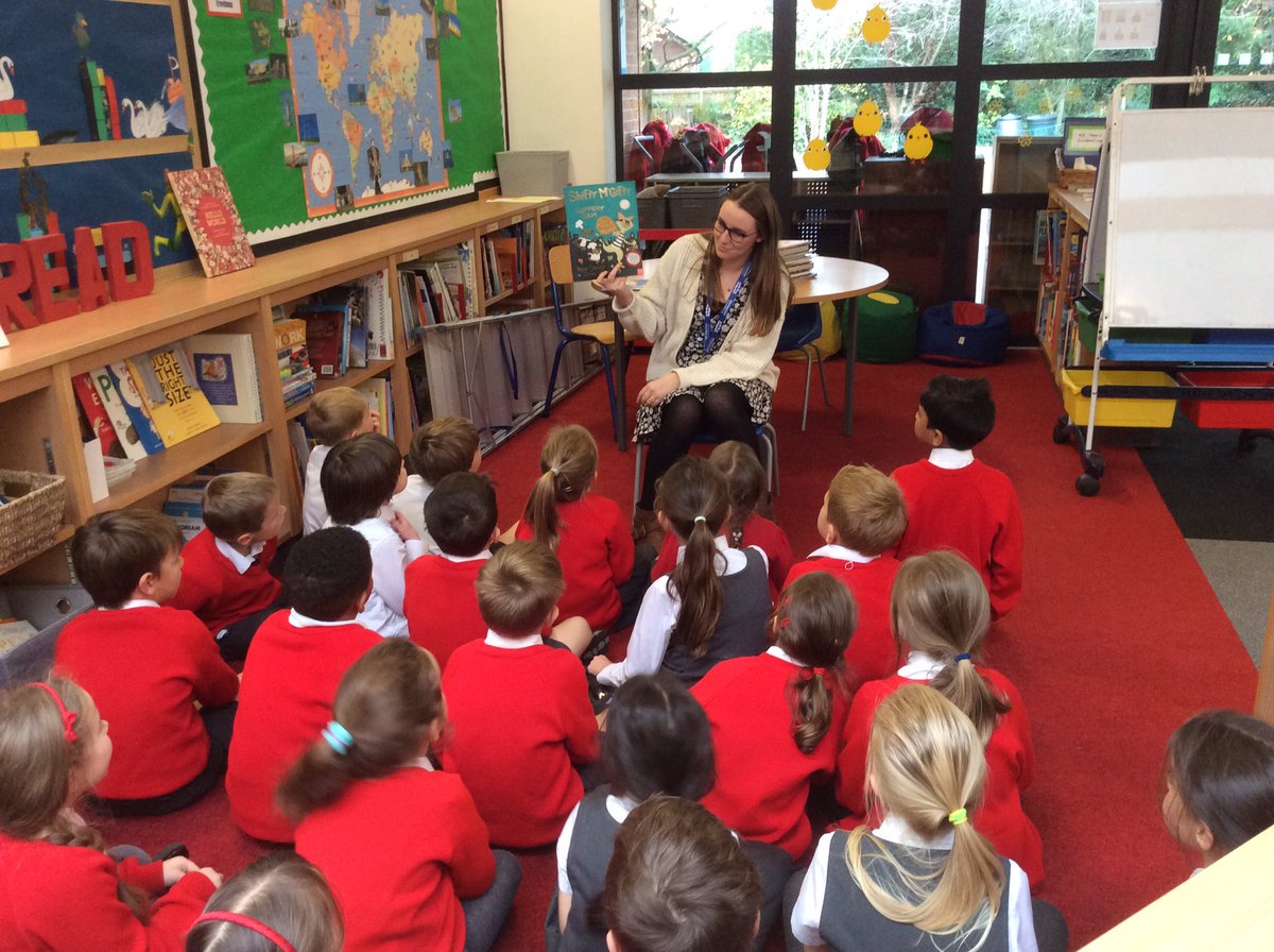 BollinPrim2G's tweet photo. 2G love listening to different blurbs first before choosing which book takes their fancy. @BollinLibrary The children will get to change their book again next Friday. https://t.co/if5KQ6JcY6