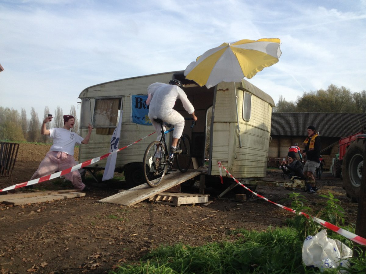 cycle_mag's tweet photo. Bon #gogohellcross2021 aux chanceux participants !
Photo tirée de l’article « Eendracht maakt macht. Quand je serai grand, je serai belge. » écrit par Fabrice Fuego Levannier et paru dans https://t.co/exrvkcHjes
#gogohellcross #belgique #bonweekend #cycling #cyclemagazine https://t.co/04YKFT6aKh