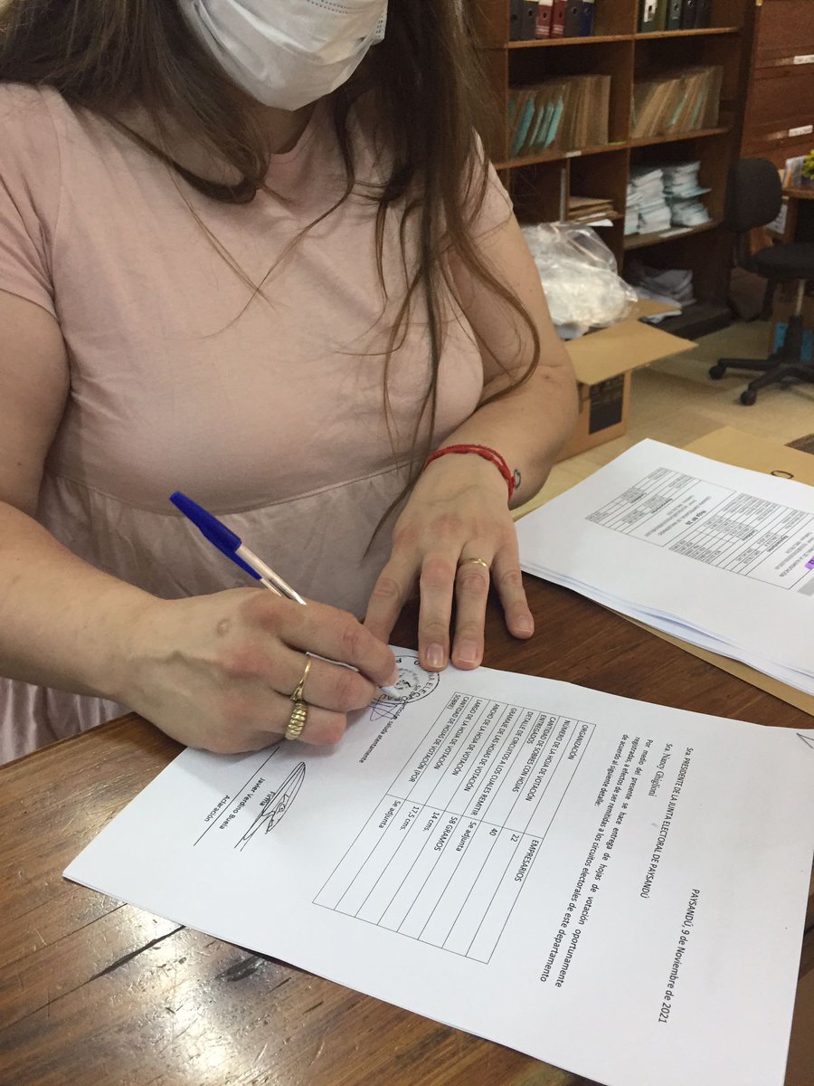 FedericoRepett4's tweet photo. Entrega hojas de votación Paysandú.
Gracias Felipe!! https://t.co/S011oKiPY2