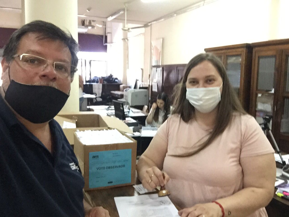 FedericoRepett4's tweet photo. Entrega hojas de votación Paysandú.
Gracias Felipe!! https://t.co/S011oKiPY2