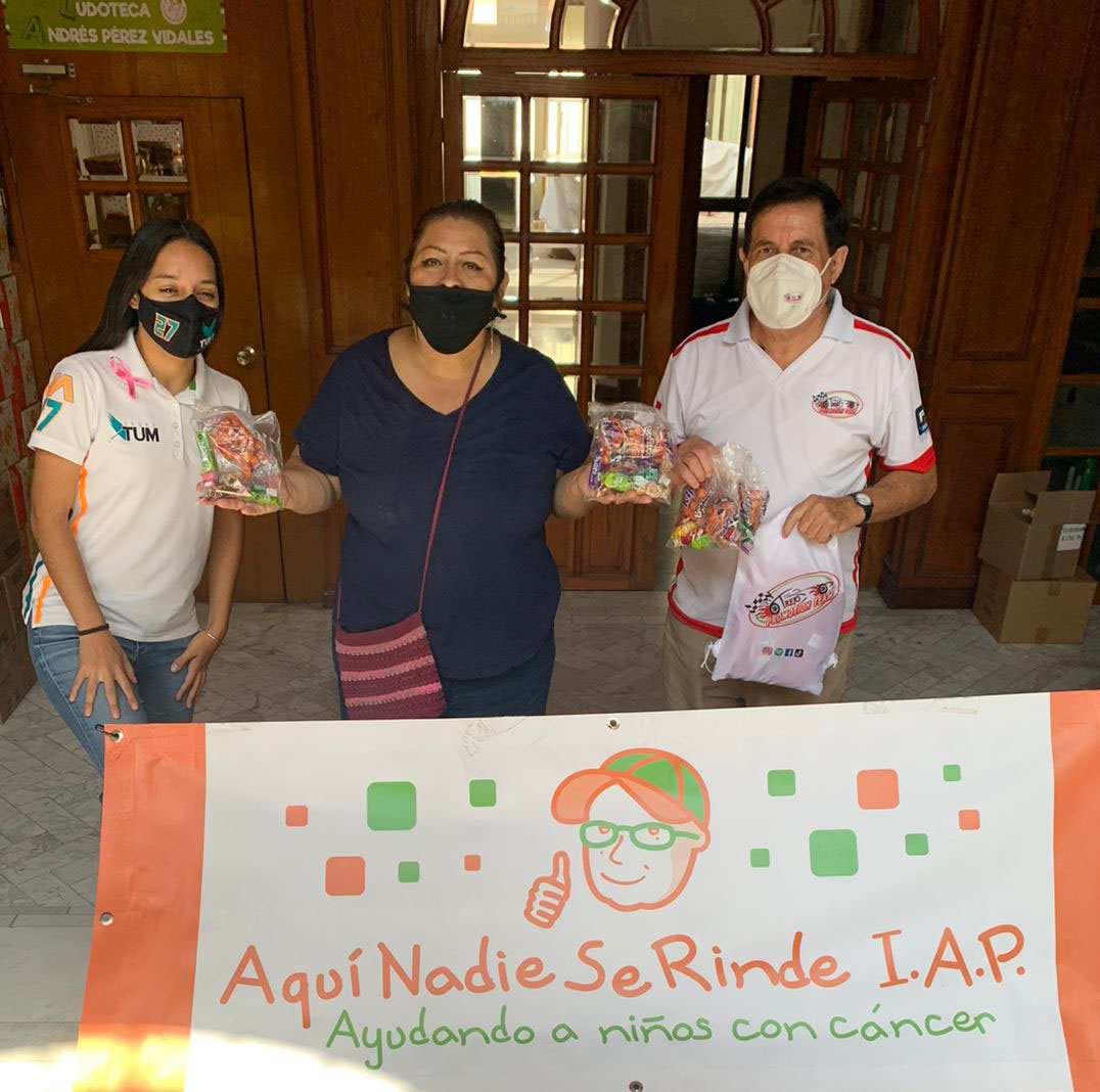 ANSeRiap's tweet photo. Agradecemos a @TrejoPromotion y a #ValeAranda, piloto de la #Nascar, por sumarse a la causa donando dulces para nuestras niñas, niños y adolescentes con cáncer. ¡Un dulce que les alegrará el día y el corazón!
#ActitudNoMeRindo
#DeCorazónACorazón https://t.co/QLdmno5cV9