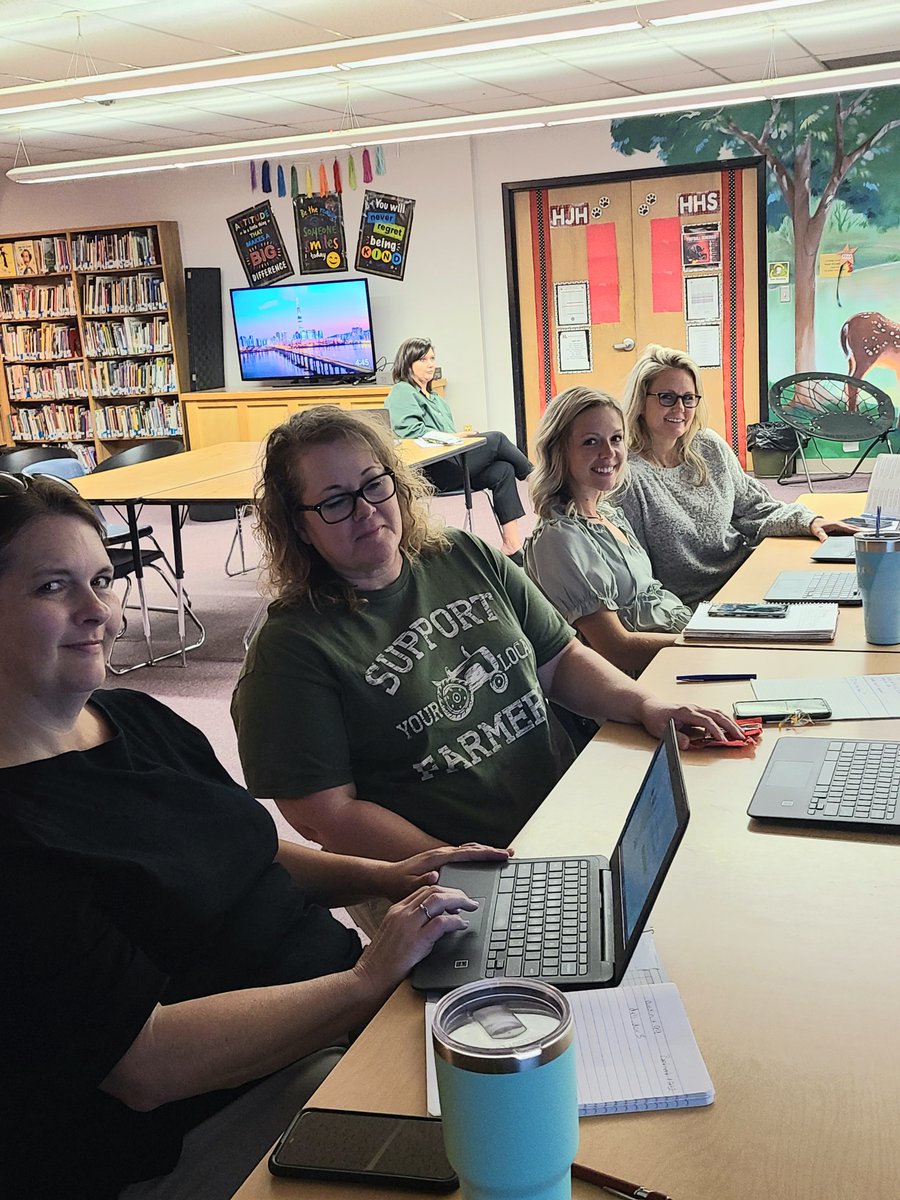 escregion12's tweet photo. Did you know that we offer free onsite training to help implement tutoring for students? We recently spent time with @hamiltonisd teachers reviewing tutoring strategies &amp; how to use the BookNook reading program. 

Learn more: https://t.co/ajgeAQbVVA 
@Region12Leaders @R12_CC https://t.co/nBU571Zzn4