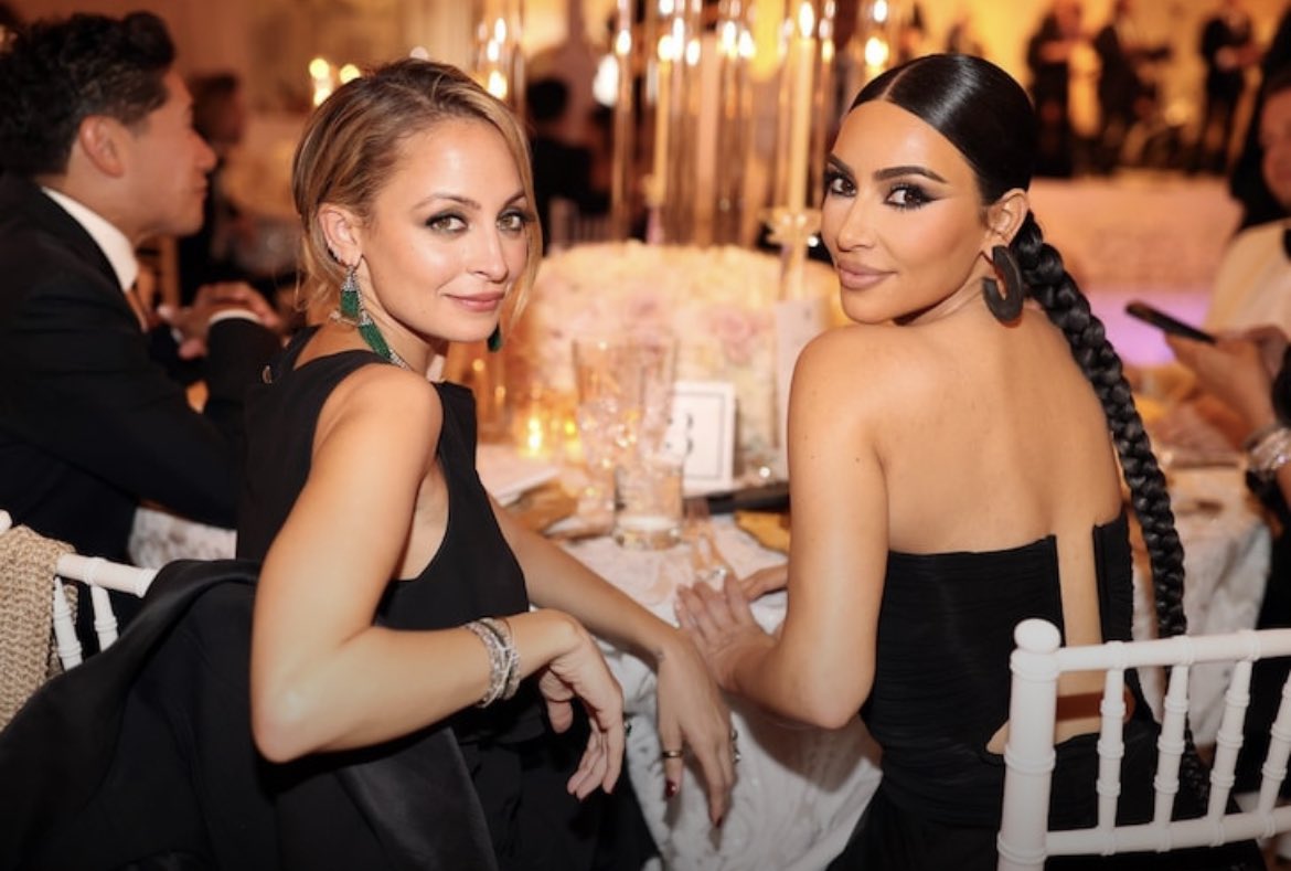 nickhautman's tweet photo. It warms my cold, dead heart that Nicole Richie was at Paris Hilton’s wedding. https://t.co/PWpoNRFnjj
