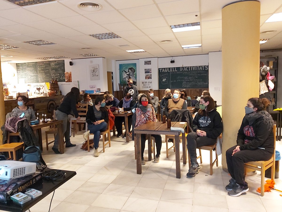somnatus's tweet photo. Comencem la xerrada i debat #ecofeminsita juntament amb @LesMalapecora, @XRGirona i La Vessana a l'Ateneu @SalvadoraCata  💚💜 https://t.co/Fv3TU0k8qO