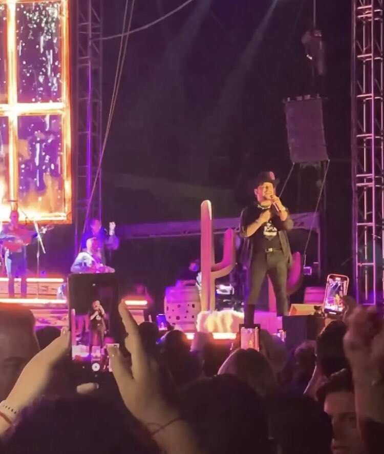 Concierto de Cristian nodal ☺️😬