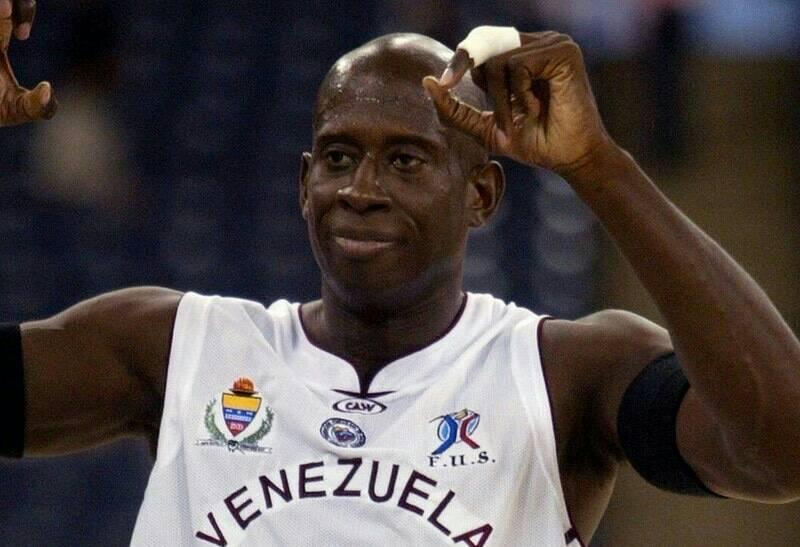 TcRoques's tweet photo. Un poco de Nuestra Historia...

Un día como Hoy en 1991... el 12 noviembre Carl Herrera Allen  Debuta como el Primer Venezolano en la NBA.
 
Somos #Tropac4 Somos #RedZamora 
Somos #VenezuelaHeroica #Deporte
✌🏽🇻🇪 
#LaTropaTieneConQue✌���🇻🇪

@martinezhugor 
@tropac4 
@red.zamora https://t.co/EI3VrkcEqa