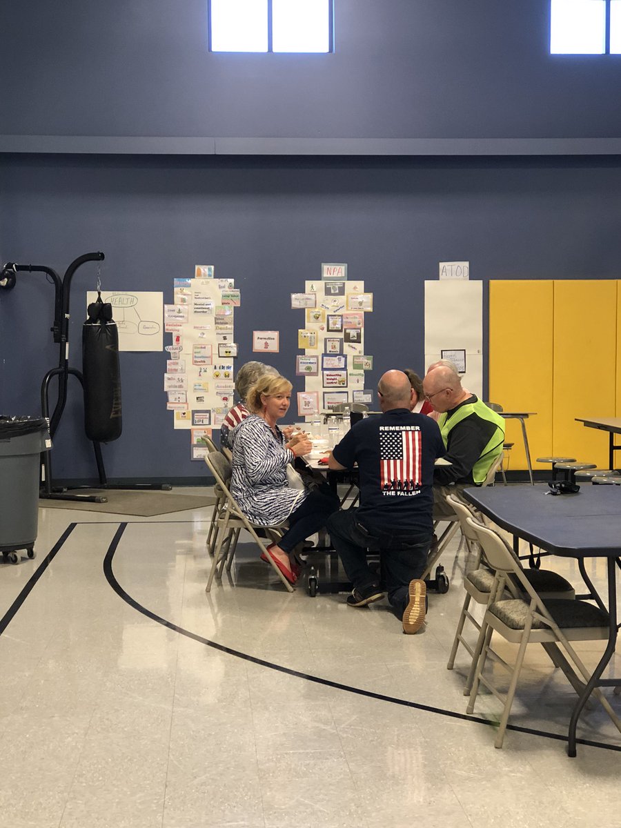 AsburyLCS's tweet photo. Asbury Academy hosted a BBQ lunch for Lincoln County veterans today!  #gratefulnation #honorourvets #VeteransDay #VeteransDay2021 https://t.co/MRvEAFsa0Z