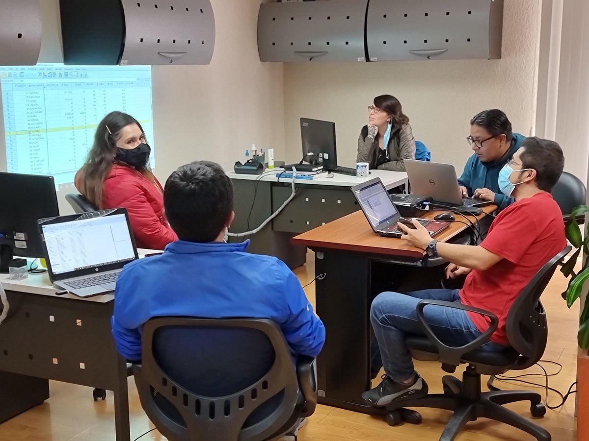 Reg_aguaEc's tweet photo. Con el apoyo de @Ecuadorencifras, técnicos de la ARCA se capacitan con el objetivo de generar un boletín estadístico de agua potable y saneamiento a escala nacional. #JuntosPorElAgua https://t.co/javPDtkiFe