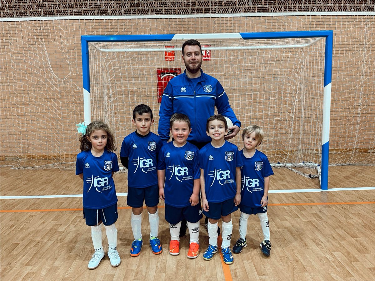 NuevoPlasencia's tweet photo. 📝 𝐑𝐄𝐒𝐔𝐋𝐓𝐀𝐃𝐎𝐒 | Arranca la jornada para nuestros chicos. Al Prebenjamín B se incorpora Carlos Talaván (@talavan9) como entrenador de los pequeños, quienes han disputado su encuentro de jornada 3, a domicilio, frente al AD San Jorge A (9-0). 

#NuevoPlasencia💙🤍 https://t.co/ISAPoujj0m