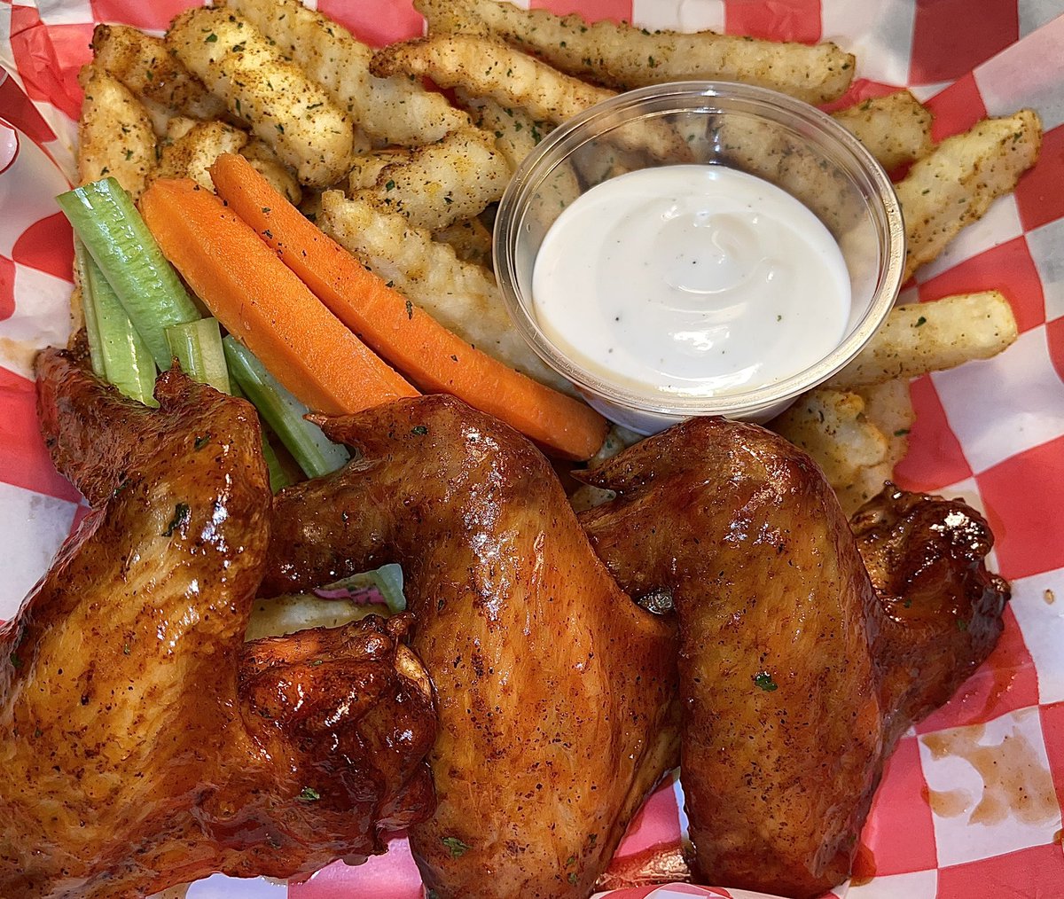 sullivansbbq409's tweet photo. Bringing back them smoked wings today. Limited supply. 3 While wings, seasoned fries, celery and carrots with a dab of ranch. $14.99 https://t.co/i1LtNGes7K