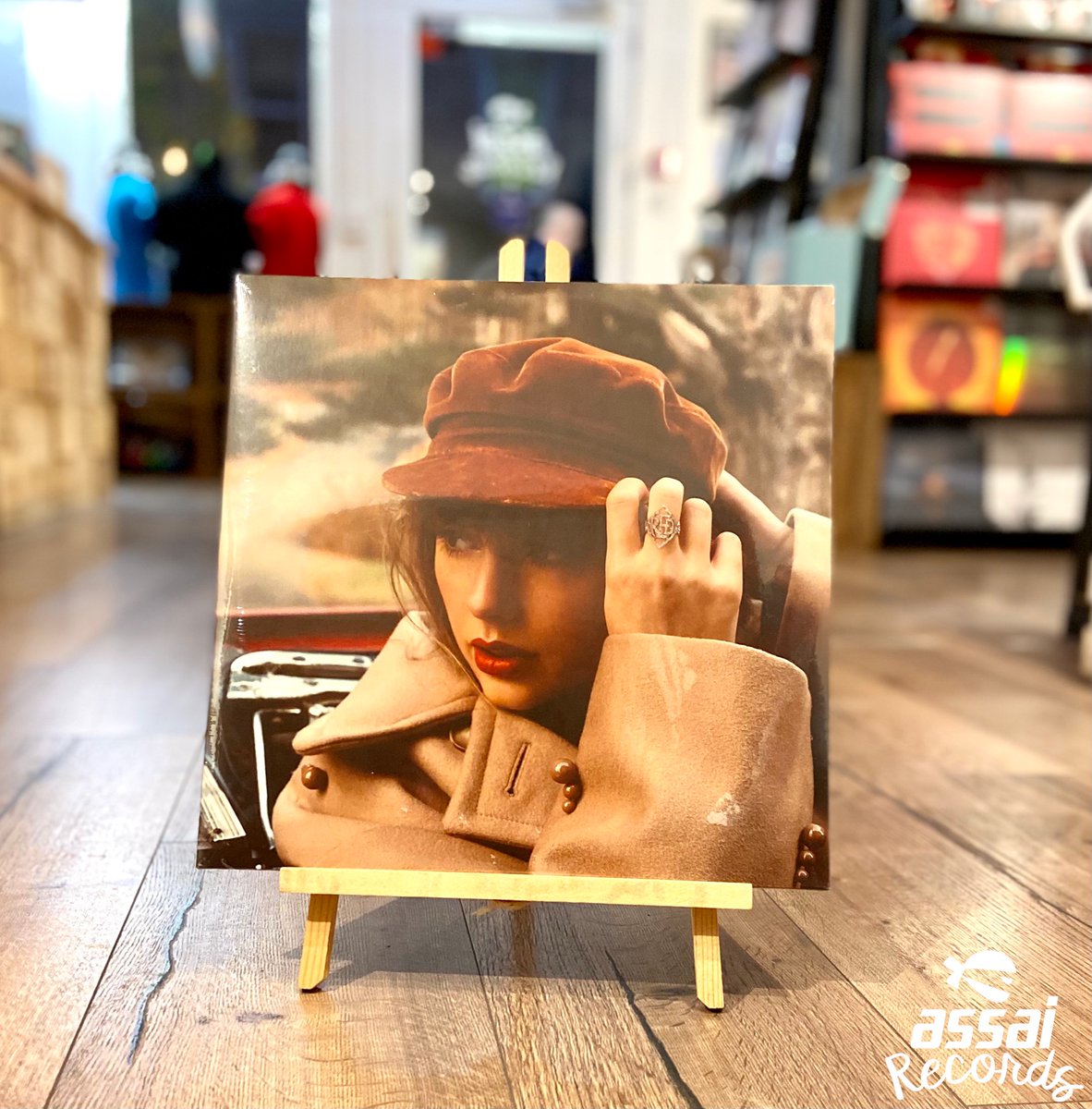 Assai_UK's tweet photo. * RED - TAYLORS VERSION OUT NOW *

It's finally here! 

#RedTaylorsVersion is in store now!
4LPs, with loads of extras and cool stuff! 

Online here - https://t.co/RJ04iH1jz1

#TaylorSwift #TaylorSwiftRed https://t.co/tosSNNLuzS