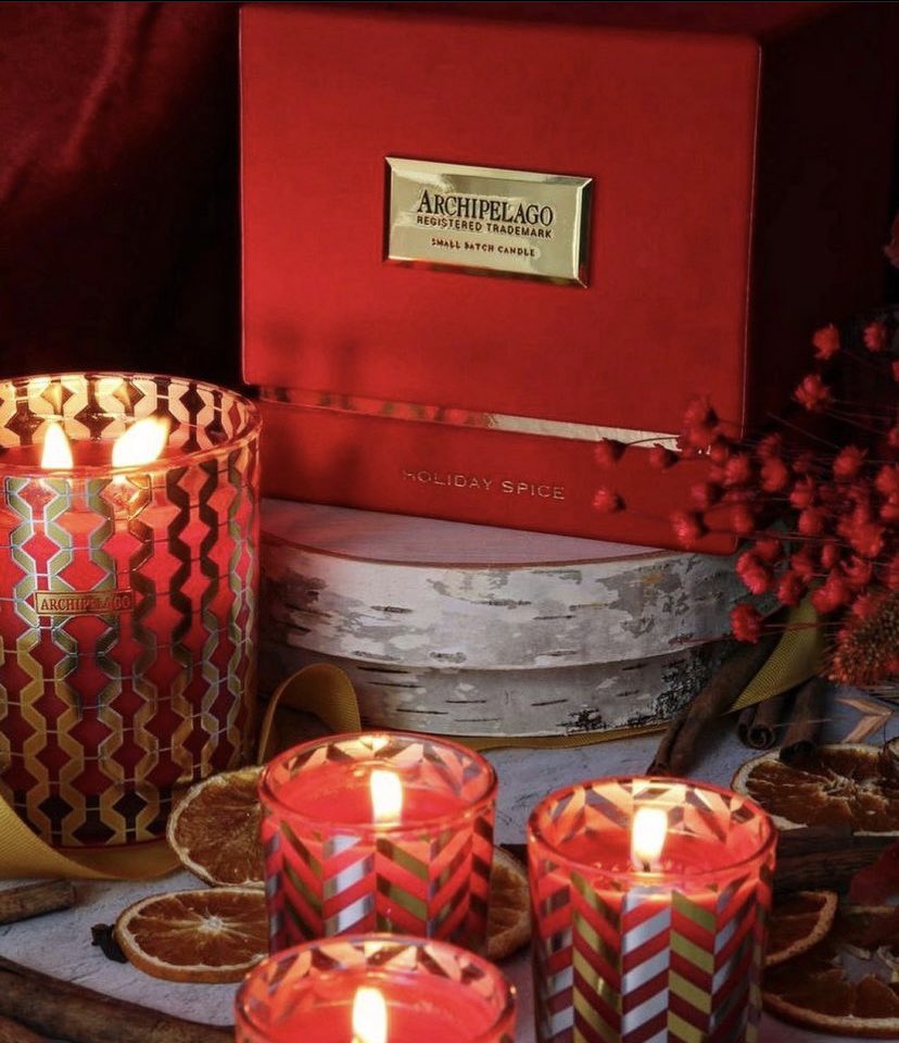 shoparchipelago's tweet photo. Let it glow this holiday season with Holiday Spice, featuring a warm, balanced blend of ground cinnamon, clove and orange. Available in a variety of sizes and elegant holiday packaging, it’s the perfect answer to all your gifting needs. Tap to shop: https://t.co/cdorT0GAE1 https://t.co/1jMOeFrFps