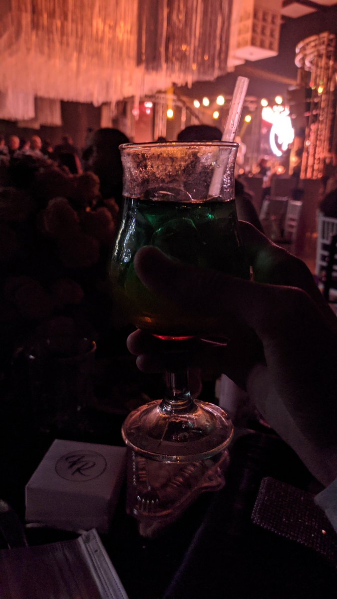 jonathan_epz's tweet photo. 🥂✨ https://t.co/6j6YBbplU9