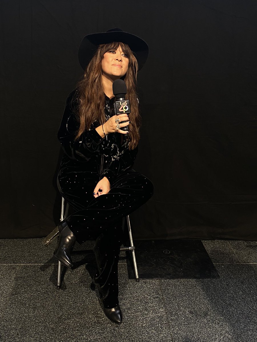 vanesamartin_'s tweet photo. Ya estamos en la alfombra de los @Los40 #Los40MusicAwards2021 !! https://t.co/eEWwambMMF