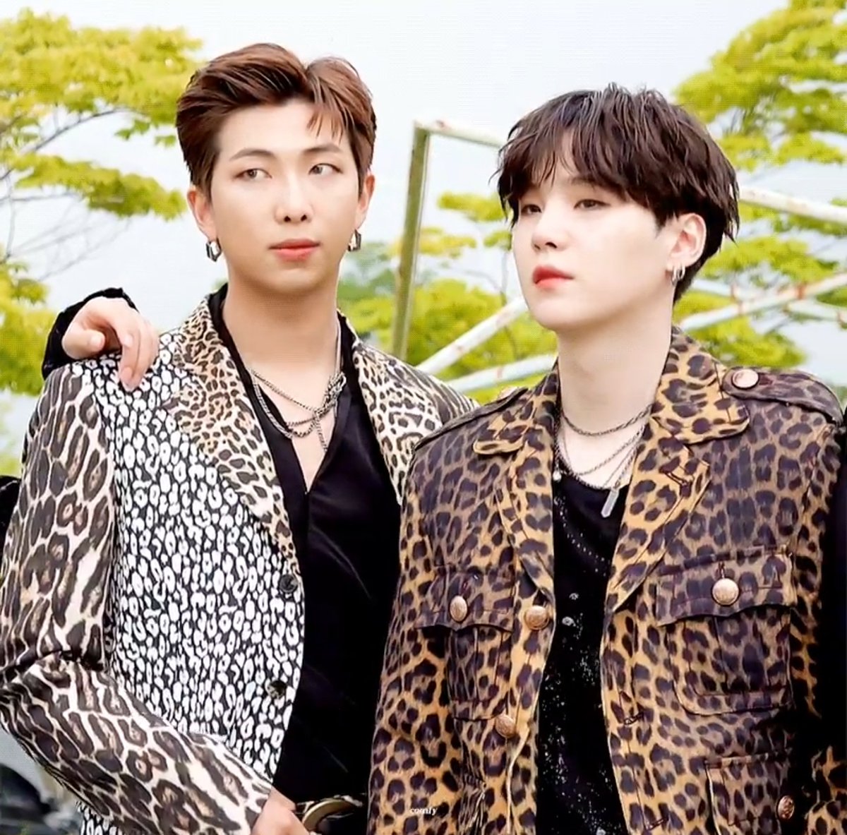 rmchartsdata's tweet photo. 11TH NAMGIVERSARY 

#11YearsWithNamGi #RM #SUGA https://t.co/wSSgBFEyw1
