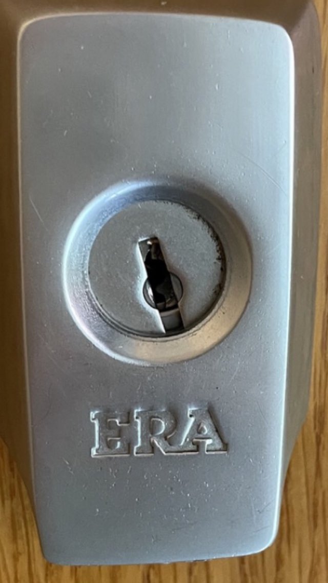 Countylocksmit1's tweet photo. Replaced upgraded night latch in #pitsea #lockout in #billericay #basildon # Southend 07899984204 https://t.co/iyDOpUA4Ew https://t.co/sYerYPMkIs