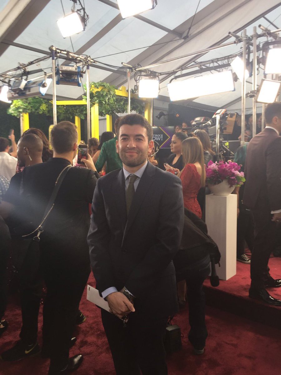 BarstoolRia's tweet photo. Get Noah back on the red carpet #ThePopPodcast #PCAs #ChicksInTheOffice https://t.co/gWzVUEJCbQ