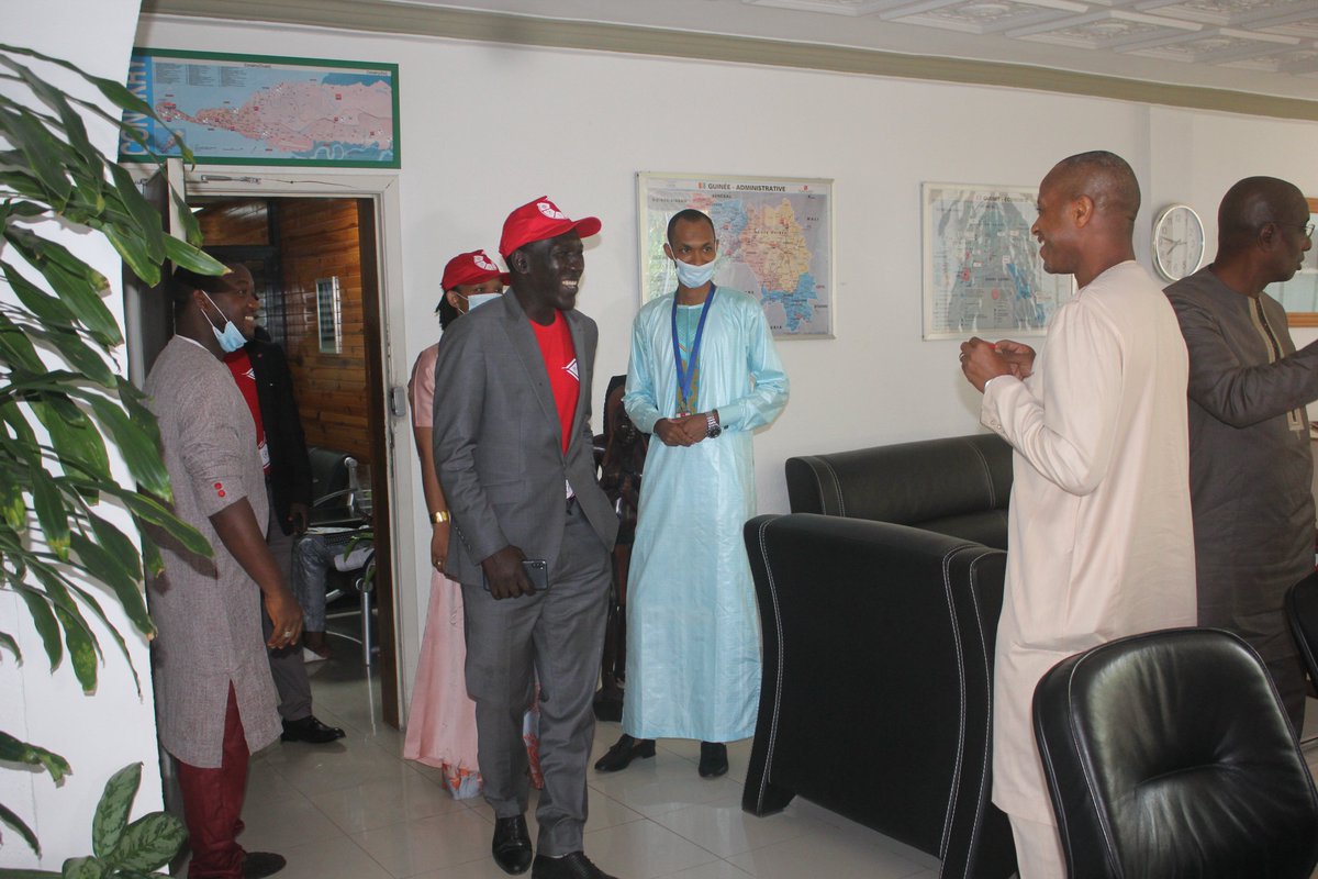AFG_Bank_Gn's tweet photo. Société Générale Guinée et SUNU Guinée signent un partenariat stratégique pour promouvoir et vulgariser l'offre BANCASSURANCE en Guinée… Pour en savoir plus, cliquez👉https://t.co/wozlEHdRKl
#Guinee #banque #assurance #SGGN https://t.co/NZSbNz55D2