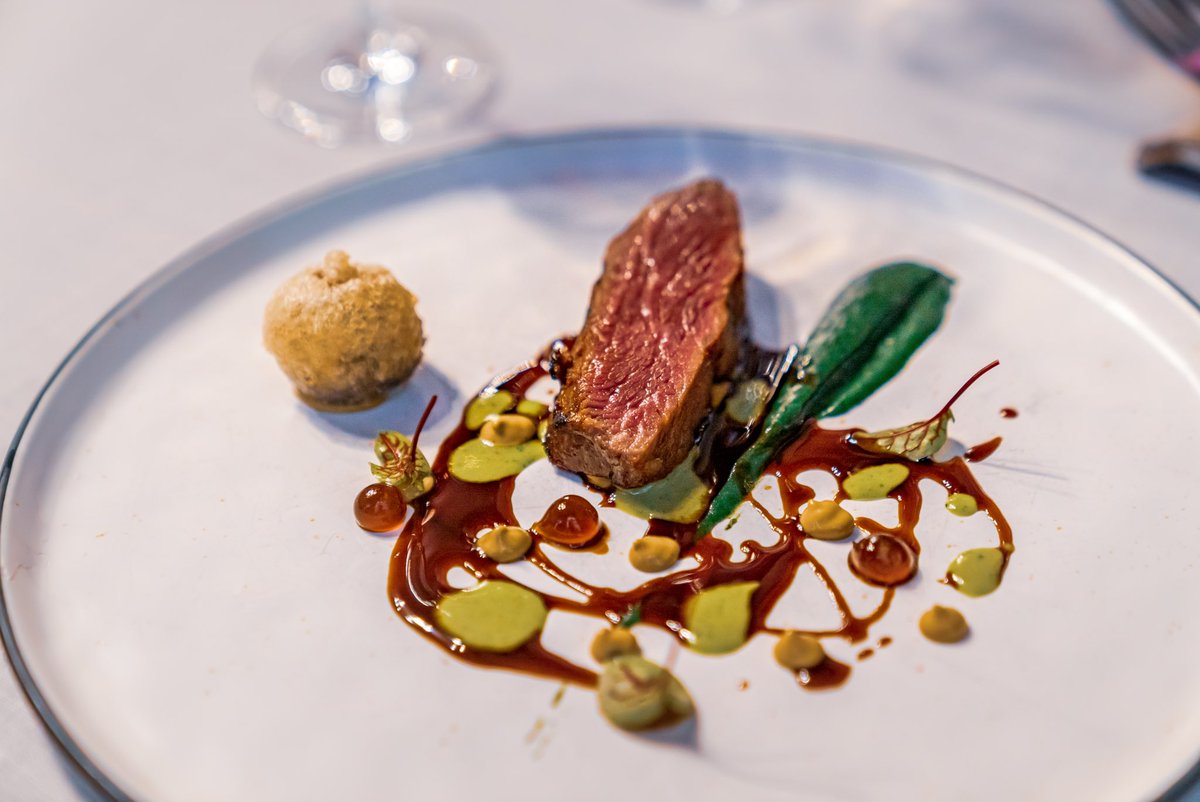 Puede que la amistad me pierda, pero en <a href="/FondaEspanya/">Fonda España</a> con mi querido <a href="/Germanespinosa7/">German Espinosa</a> a la cabeza, siempre pasan cosas. Ahora más que nunca. Elegancia, sensibilidad, técnica y sabor. Siempre me pregunto porque nadie habla de ellos cuando tienen una RCP tan interesante.