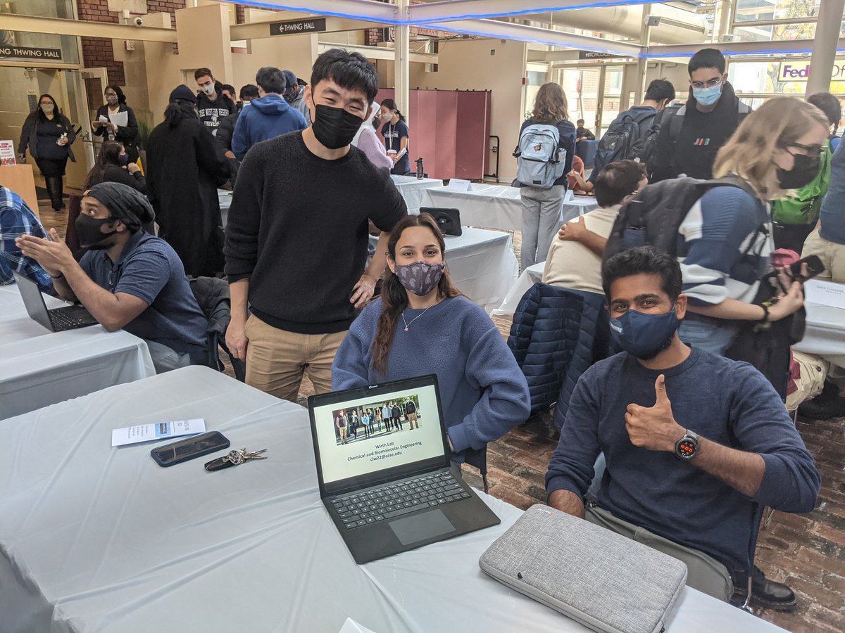 wirthlab's tweet image. Big thanks to @Marola_Issa, @mohandas8488, and @KangJin_L for explaining to everyone how #ColloidsRCool at today&apos;s @cwru research opportunities fair!