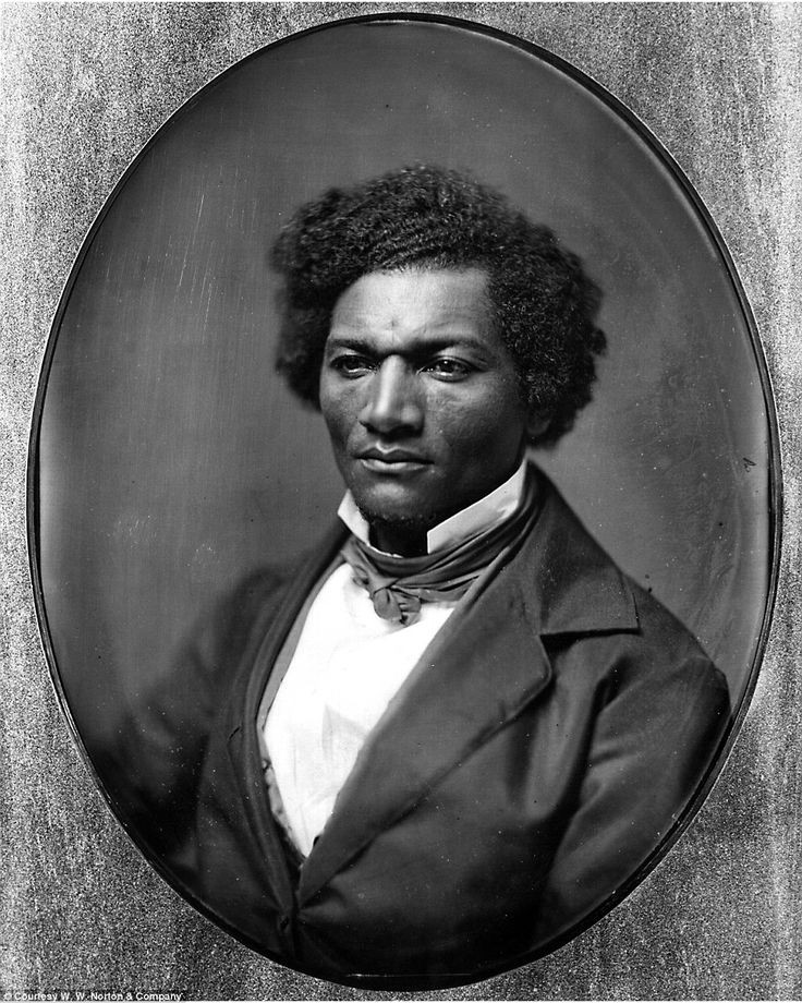 The most photographed man of d 19th century was a black man, Frederick Douglass. A former slave who escaped slavery & taught himself to read & write. He understood d power of photography in changing d narrative & made sure his portraits were taken d way he wanted 2 be represented https://t.co/RVzohF5Th6