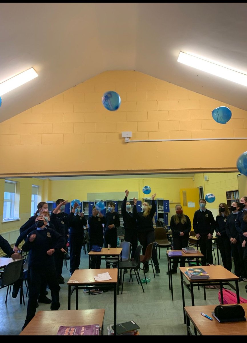 The first years had an engaging and vibrant Geography class with Ms. O'Shea today @Stjosephscommc1 making earth globes👏👏 #activeteachingmethodologies #GeographyAwarenessWeek #JCT