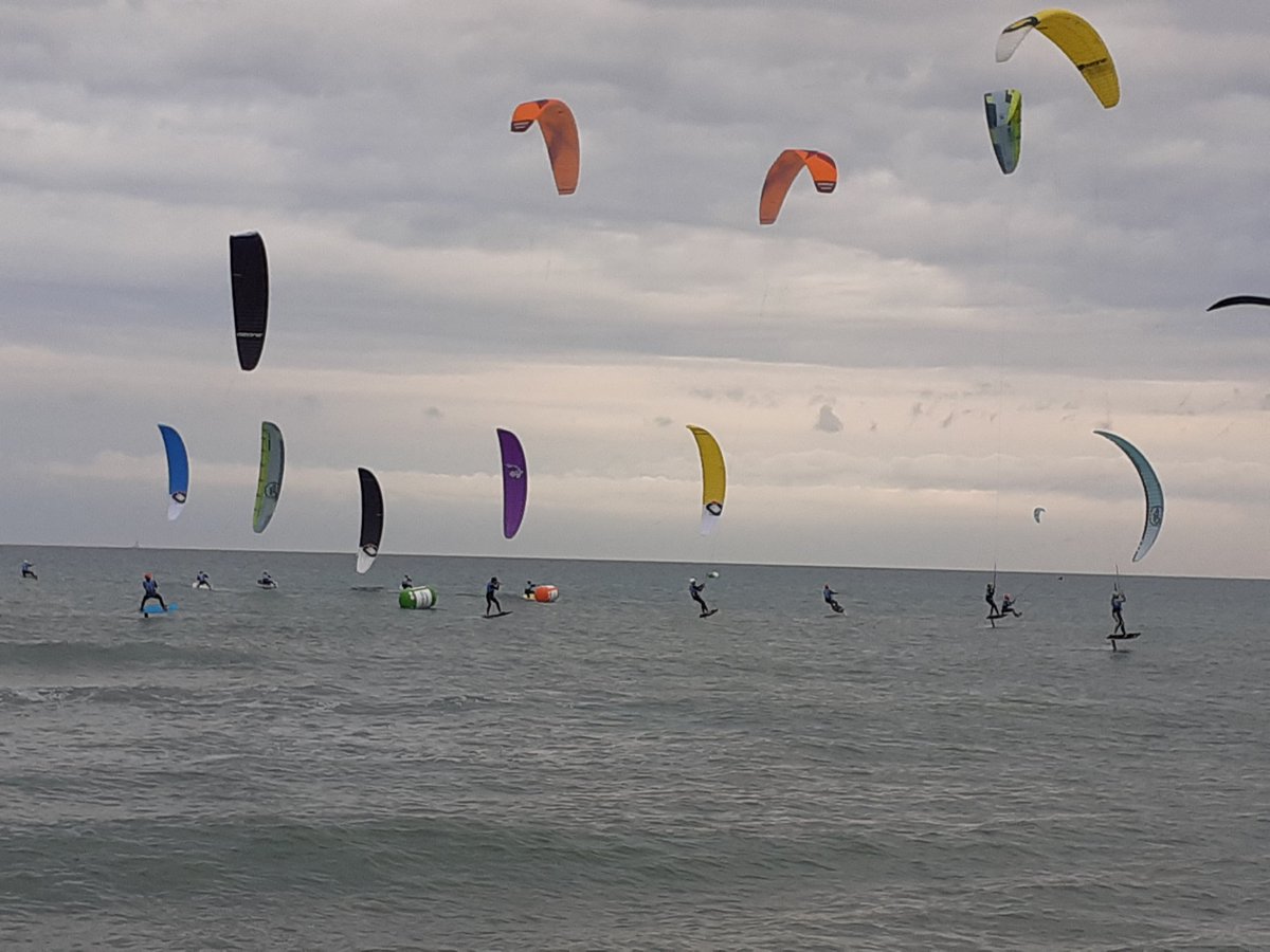 EFGLgolfedulion's tweet photo. 😎😎 Toute l 'équipe #EFGL vous souhiate un excellent week-end depuis l'#Engie #Kite Tour à #Leucate 😎😎
🎥 Retour en images @LeucateXtrem @leucatetourisme @InfoLeucate @KiteTours https://t.co/NtmHDKeLWh