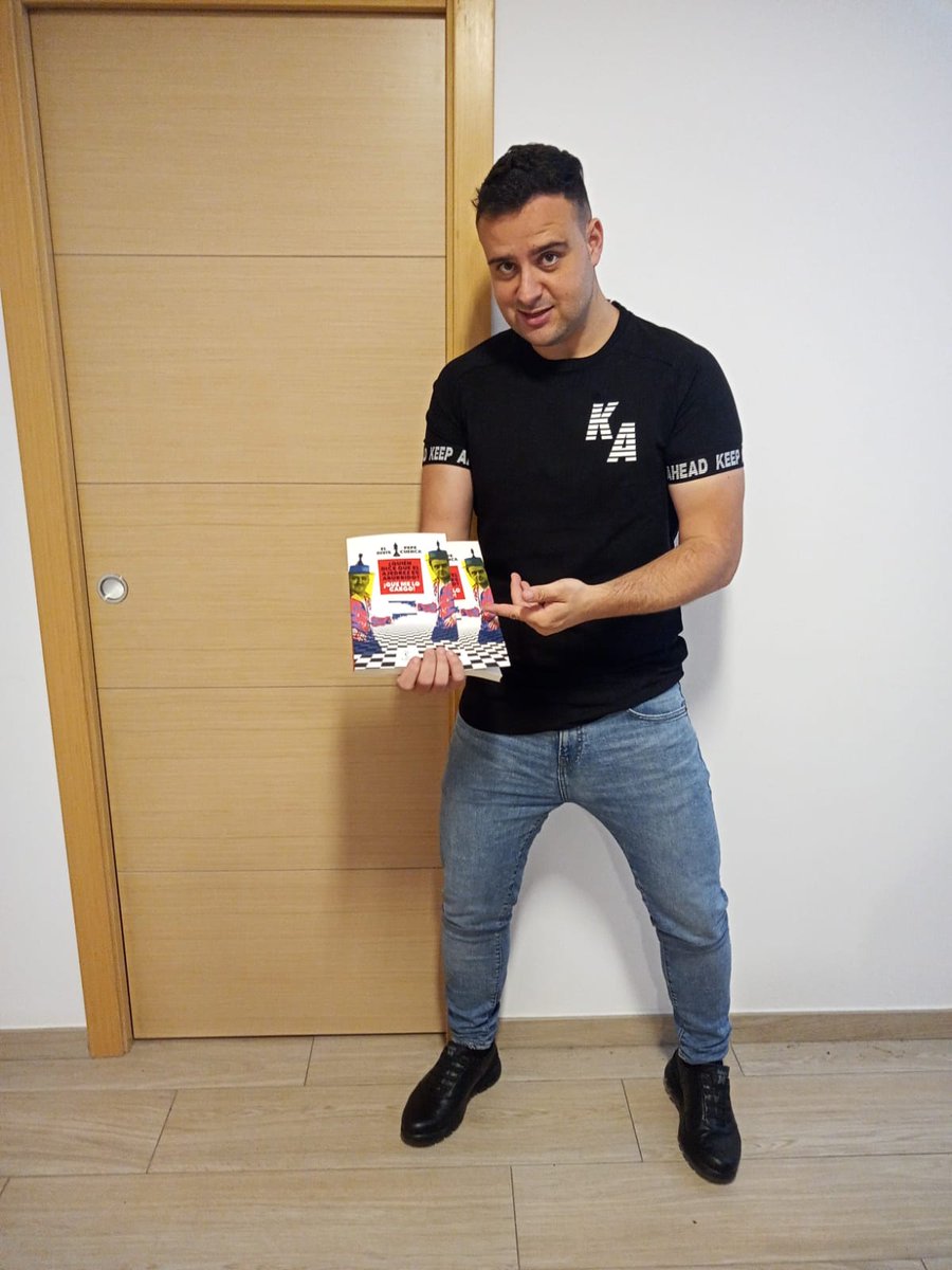 Gente! El día 17 de Noviembre sale a la venta el libro que he escrito junto a <a href="/El_Divis/">David Martínez</a>.  Me lo he pasado bomba recordando todas las anécdotas que hemos vivido.  
duochess.es/producto/quien…
Disponible en la mayoría de librerías incluyendo Amazon. Espero que lo disfrutéis. ¡Abrazo!