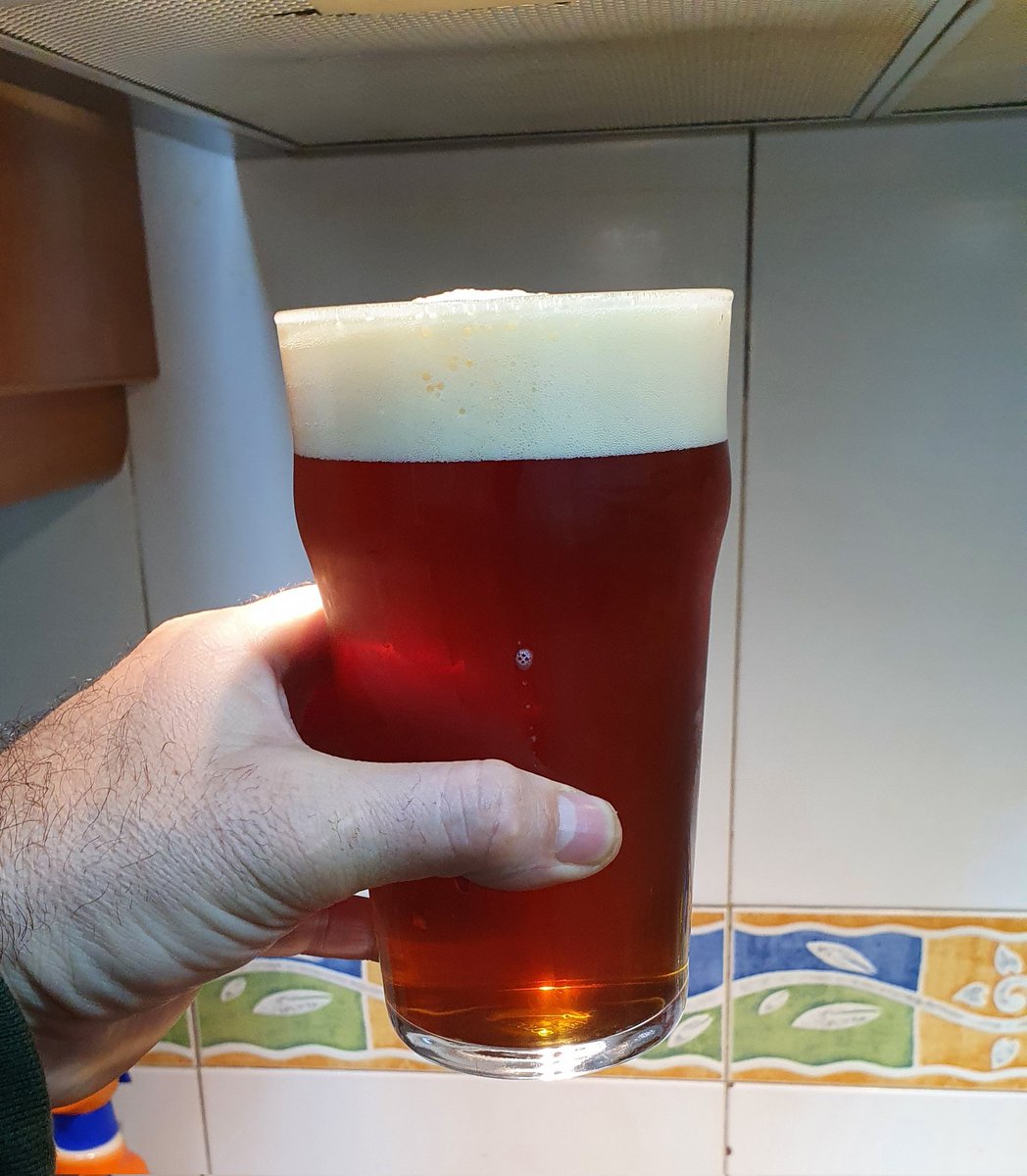 Friday! I am in love! 
ESB 

Embotellada con el iTap de Boel hace + de 2 semanas.Está de lujo! Esta es mi <a href="/cervezadviernes/">Cerveza del Viernes</a>
(La primera 😉)
#homebrew #homebrewers

<a href="/brewtusTbrewer/">Brewtus the brewer</a> <a href="/BenderBRodrgue2/">The Beer Bender</a> <a href="/rubeer_/">Ruben</a> <a href="/Homebrewruben/">Ruben</a> <a href="/Markus_Beer84/">Markus Beer</a> 
@MundoBirruno 
<a href="/CbcSpain/">Craft Beer Culture - CBC</a> <a href="/EspetoHomebrew/">Espeto Homebrewing</a>