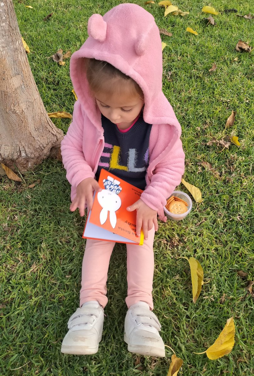 Aure74972785's tweet photo. #Viernesdelibro gracias a @BabelioEspanol @COCOBOOKS con #lafiestademiffy lo vamos a disfrutar mucho ❤️
Muy pronto sensaciones de la experiencia conjunta en el blog 😍
#libroinfantil #Ilustración #selfbook #book #miffy #dickbruna #Lecturas #bookpost https://t.co/m5pGd9SPn5